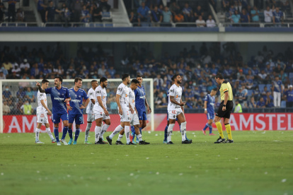 A pesar de las diferencias económicas entre un equipo y otro, los azules pelearon a la altura en este choque de ida.