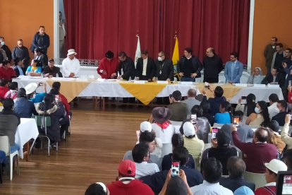 La Conaie y el Gobierno se ponen de acuerdo con intervención de la Iglesia.