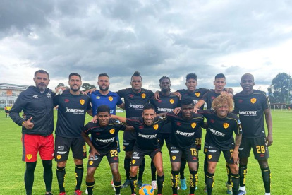 Luis Cangá (cuarto desde la izquierda en la fila de arriba) estuvo en la gira por Colombia.