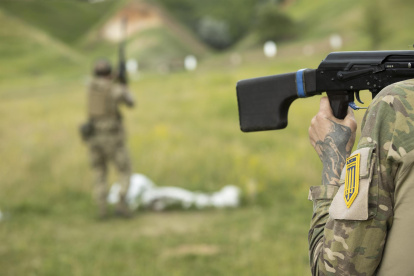 Combatientes del Ejército Azov en las afueras de Járkov (Ucrania)