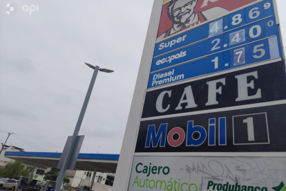 Durante un recorrido por varias gasolineras de Guayaquil se constató el nuevo valor