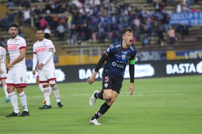 Richard Schunke anotó el primer gol del cuadro rayado en la ida de los octavos de final de la Copa Sudamericana