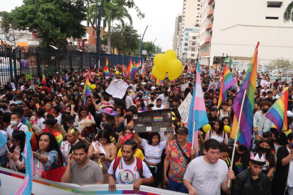 Las calles de Guayaquil se pintan con los colores del Orgullo.
