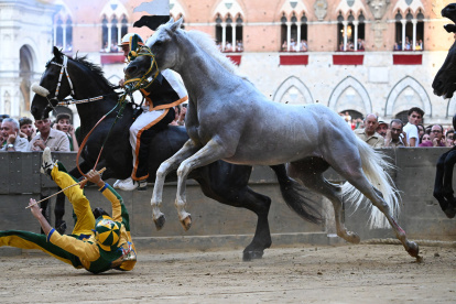 Siena (Italy), 02/07/2022.- Italian jockey Stefano Piras, who races for the "Bruco" district, falls during a false start of his horse "Uragano Rosso" during the historical Italian horse race Palio di Siena, in Siena, Italy, 02 July 2022. After two years of stop for the pandemic, it was won by the "Dragon" district. The traditional horse races between the Siena city districts will be held 02 July as the "Palio di Provenzano" on the holiday of the Madonna of Provenzano and on 16 August as the "Palio dell"Assunta" on the holiday of the Virgin Mary. (Italia) EFE/EPA/CLAUDIO GIOVANNINI