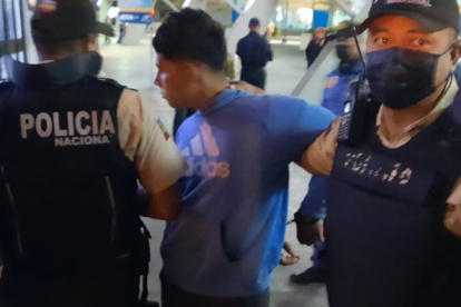 Hecho. Los detenidos fueron puestos a ordenes de las autoridades.