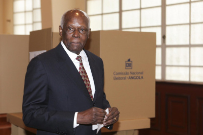 Foto de archivo del expresidente de Angola José Eduardo dos Santos.