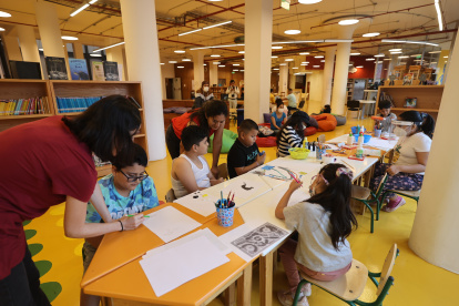 La Universidad de las Artes tiene una biblioteca infantil donde se cultiva el arte.
