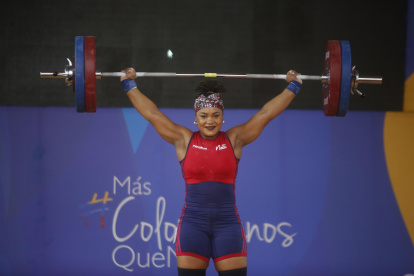 La ecuatoriana Neisi Patricia Dajomes Barrera fue registrada este domingo, durante la prueba de arranque, en la categoría de hasta 81 kg, del levantamiento de pesas de los XIX Juegos Bolivarianos, en Valledupar (Colombia). Dajomes ganó las medallas de oro de esta prueba y la de envión.