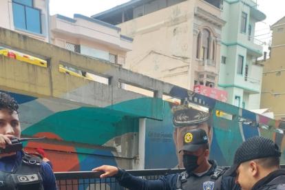 Hecho. Policías metropolitanos detuvieron a los sujetos.