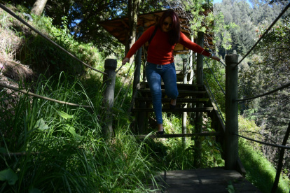 Ruinas. Los accesos para descender por un sendero de el Machángara no sirven