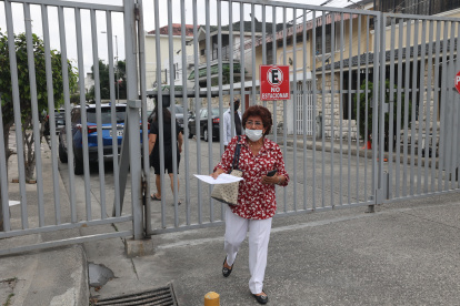 MORADORES DE LOS CEIBOS SE QUEJAN PORQUE EL MUNICIPIO LES NORIFICO QUE VA A SACAR LOS  CERRAMIENTOS EN ESE SECTOR PERIODISTA : JUAN DANIEL PONCE FECHA : 04/07/2022 Agencia (ag-extra)