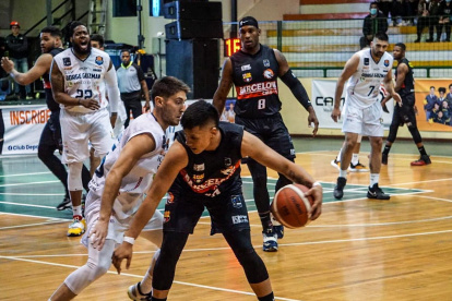 Barcelona venció de visita al elenco de Jorge Guzmán de Loja, en la primera fecha de la Liga BásquetPro.