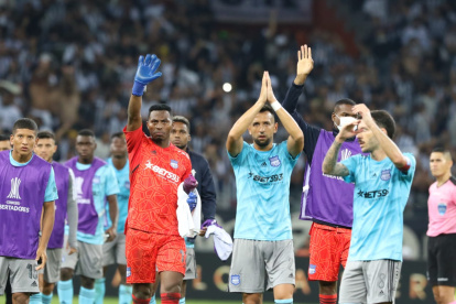 Los jugadores de Emelec dejaron el Mineirao entre aplausos de su público.