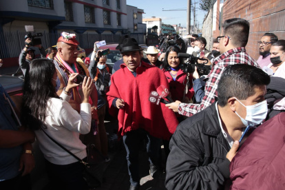 Leonidas Iza y demás representantes indígenas llegaron para instalar las mesas de diálogo con el Gobierno.