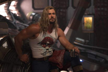 Chris Hemsworth como Thor, durante una escena de la película "Thor: Love and Thunder", la cuarta película sobre el vikingo más famoso de la franquicia de superhéroes que se estrena este viernes.
