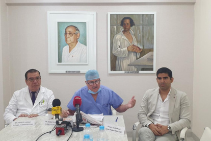 Encuentro. Varias clínicas del país se reunieron en rueda de prensa para exigir el pago de facturas por la prestación de servicios a pacientes del MSP y del IESS.