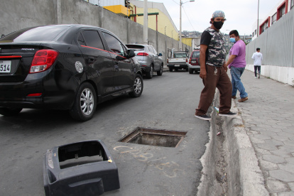 Ubicación. Uno de los hoyos está a la entrada de la calle Séptima de Mapsingue Este.