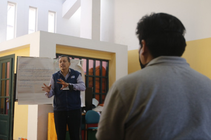 Clases. La iniciativa es del Patronato Municipal San José. Es un programa de capacitación para erradicar conductas violentas en los hombres