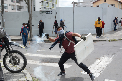 En el noveno día de la movilización, los manifestantes llegaron a las inmediaciones de la Casa de la Cultura, en el norte de Quito.