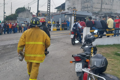 Incendio en una fabrica de plásticos