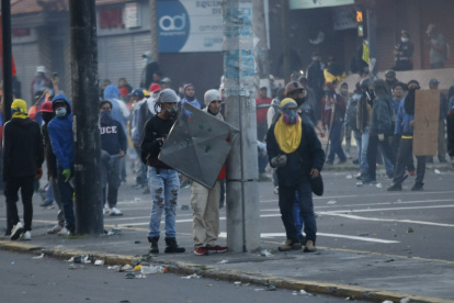Hechos. Grupos alojados en la Central y en la Salesiana provocaron desmanes en el centro y norte de Quito.