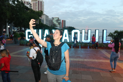 Turismo. Carmen Imhof, de nacionalidad suiza, recién había llegado a la ciudad para recorrerla durante las fiestas julianas. En una foto estampó el sitio donde estaba para enviar a su familia.