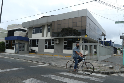 Edificio que está ubicado en la dirección que registran como domicilio las empresas que ganaron contratos de servicios, por cerca de $ 1 millón, en instituciones bajo administración socialcristiana, que son o fueron de propiedad de Juan Carlos Vásconez.