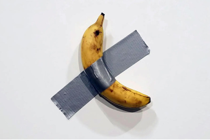 Fotografía de la obra del artista italiano Maurizio Cattelan titulada "Comedian" que forma parte de la documentación del Tribunal del Distrito Sur de Florida (FLSD) en el caso Morford contra Cattelan.