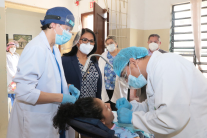 Los estudiantes de Odontología ayudan a la comunidad a través de diferentes proyectos.