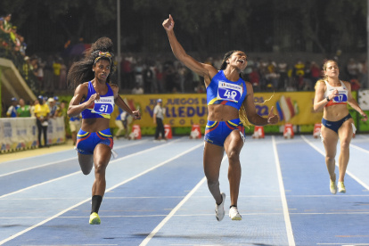 Anahí Suárez (i) fue plata bolivariana en los 100 m planos y bronce en los 200 m; mientras que Ángela Tenorio fue oro en los 100 m, pero en Estados Unidos solo estará en los relevos 4x100.