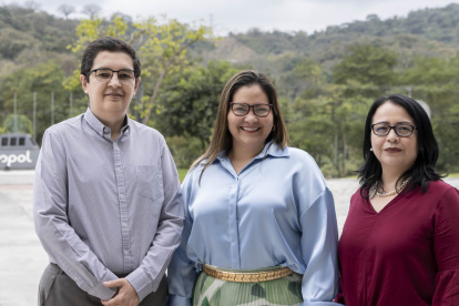 Carlos Monsalve, Cecilia Paredes y Paola Romero, las autoridades de la Espol para el periodo 2022-2027.