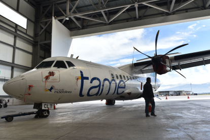 El Gobierno busca vender cinco aviones de Tame en liquidación. Uno ya se ha vendido.