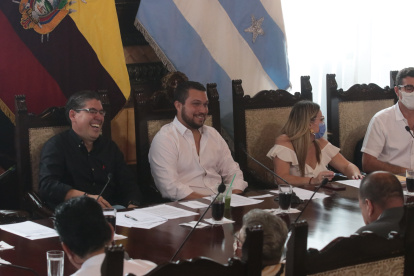 Sesión del Concejo Municipal de Guayaquil que se realizó la tarde de este 13 de julio. En la gráfica aparece Josué Sánchez, vicealcalde que presidió la reunión ante la ausencia de Viteri.