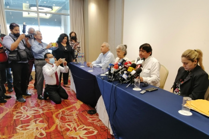 Segundo Solano, presidente de la Asociación de Productores de Banano de El Oro habla en rueda de prensa de que aún no se soluciona la crisis en el sector.