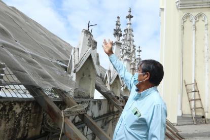 1. Cúpulas. En la zona alta de la Catedral se observan las cúpulas rotas e incompletas. Este problema lleva más de ocho años y todavía no es reparado.