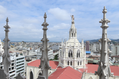 aS

Así luce la Catedral de Guayaquil vista desde lo alto