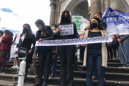 En el Centro Histórico de Quito se realizo un plantón para exigir medicinas al Gobierno para pacientes con enfermedades catastróficas.