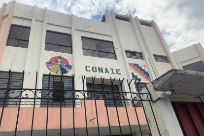 En la sede de la CONAIE se reúne la mesa de subsidio de combustibles en el segundo día de trabajo.