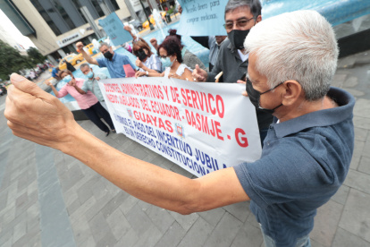 Un grupo de maestros jubilados se concentrará hoy en la plaza San Francisco para exigir que se les cancele el incentivo jubilar.