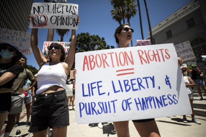 Vista de una protesta por el derecho al aborto en Los Ángeles, California (EE.UU.),