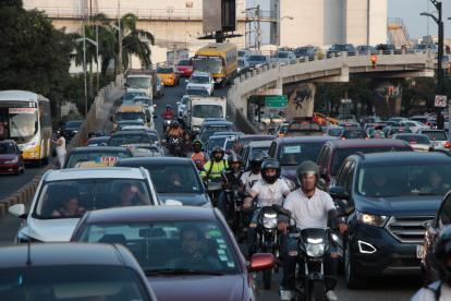 Sin control. En la avenida de las Américas, en Guayaquil, la presencia de los agentes de tránsito es nula. Allí, el congestionamiento es diario pasadas las 18:00.