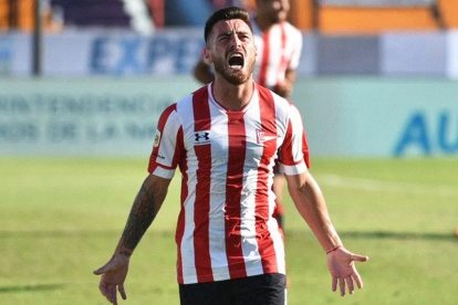 Ángel González, volante que llega para Liga de Quito, cuando militaba en Estudiantes.