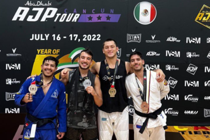 La delegación ecuatoriana levantó la bandera tricolor en lo más alto del podio, en el torneo clasificatorio al mundial AJP World Tour en AbuDhabi