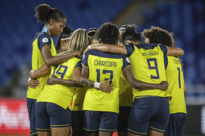 Ecuador debe derrotar hoy a Paraguay para seguir en pelea por el repechaje al Mundial. Emily Lima destacó crecimiento de sus jugadoras