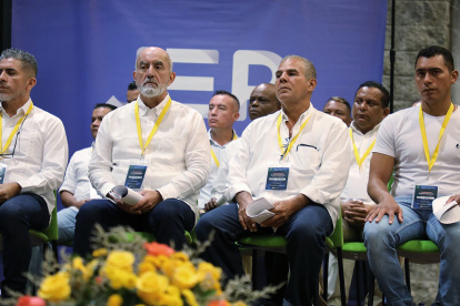 Un grupo de exmilitares asiste a una audiencia pública de reconocimiento de ‘falsos positivos’.