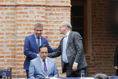 Proceso. A finales de marzo se convocó al concurso. Durante el acto los titulares del Consejo, Fausto Murillo, y de Participación, Hernán Ulloa.