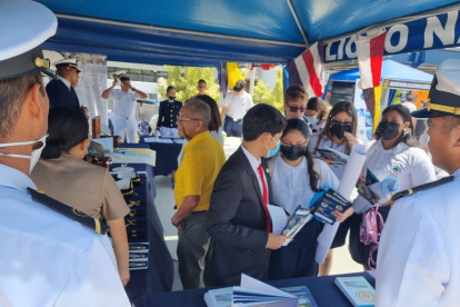 Los diferentes repartos de la Armada del Ecuador muestran al público el trabajo que desarrollan.