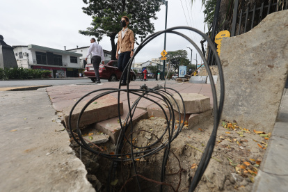 RECORRIDO POR LA AVENIDA SAN JORGE DESDE EL PARQUE DE LA KENNEDY HASTA EL POLICENTRO DONDE HAY TRABAJOS INCONCLUSOS POR LA REGENERACION URBANA PERIODISTA : JUAN DANIEL PONCE FECHA : 19/07/2022 Agencia (ag-extra)