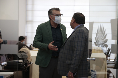 Decisiones. El jefe de bloque de la ID, Marlon Cadena, anunció que no apoyarán a ninguno de los candidatos. Ayer, lo que queda de su bloque tuvo reuniones.