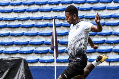 Gabriel Cortez sí estará con 9 de Octubre en el duelo ante Barcelona.